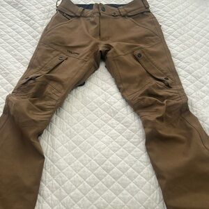 Men’s Volcom snowboard pant size small. Slim fit. Dark khaki